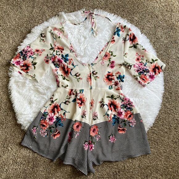 Ash & Violet Floral Shorts Romper Womens Size Small Lightweight Lined Stretchy - Picture 2 of 9